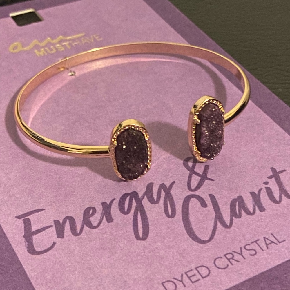 NWT WOMENS CRYSTAL BANGLE